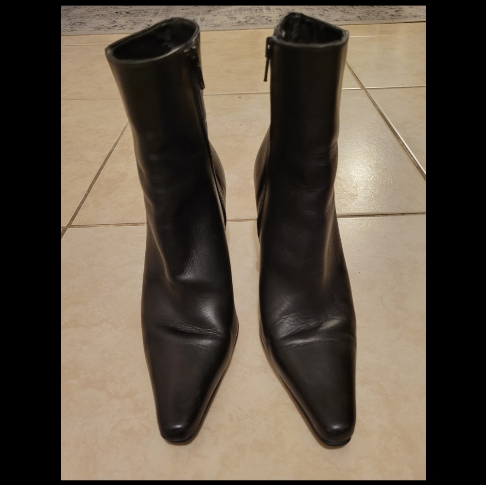 Kenneth Cole Woman's Black Leather Ankle Boots with a      3 1/2" Heel  Size 37